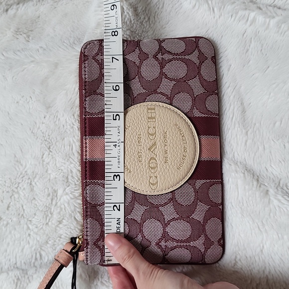 Coach Dempsey Large Signature Jacquard W Coach Patch Corner Wristlet, New W Tags - Picture 9 of 12
